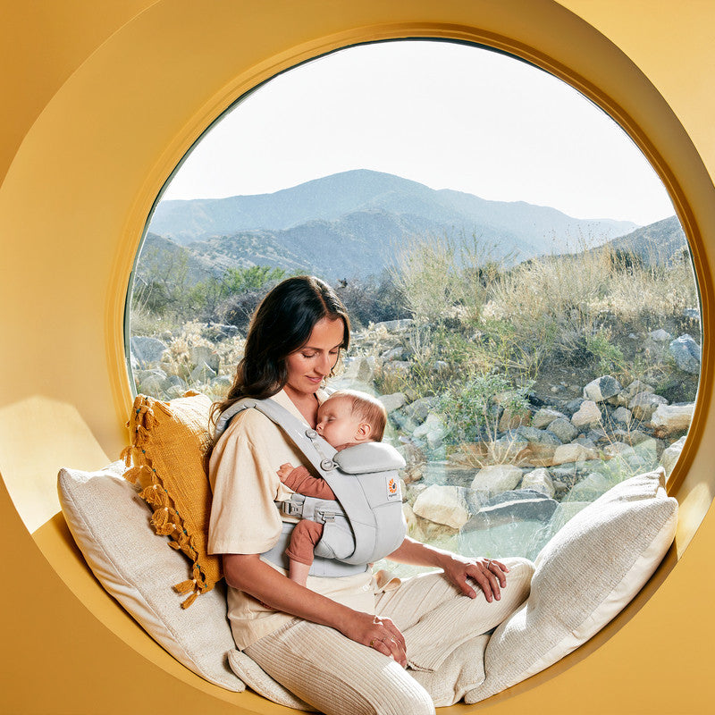 Shop Ergobaby Ergobaby Omni Dream - Pearl Grey at Babymaxi