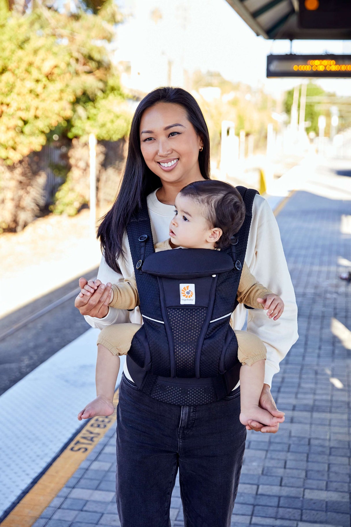 Mom wearing Ergobaby Omni Breeze - Midnight Blue baby carrier with baby, showcasing breathable design and comfort | Babymaxi