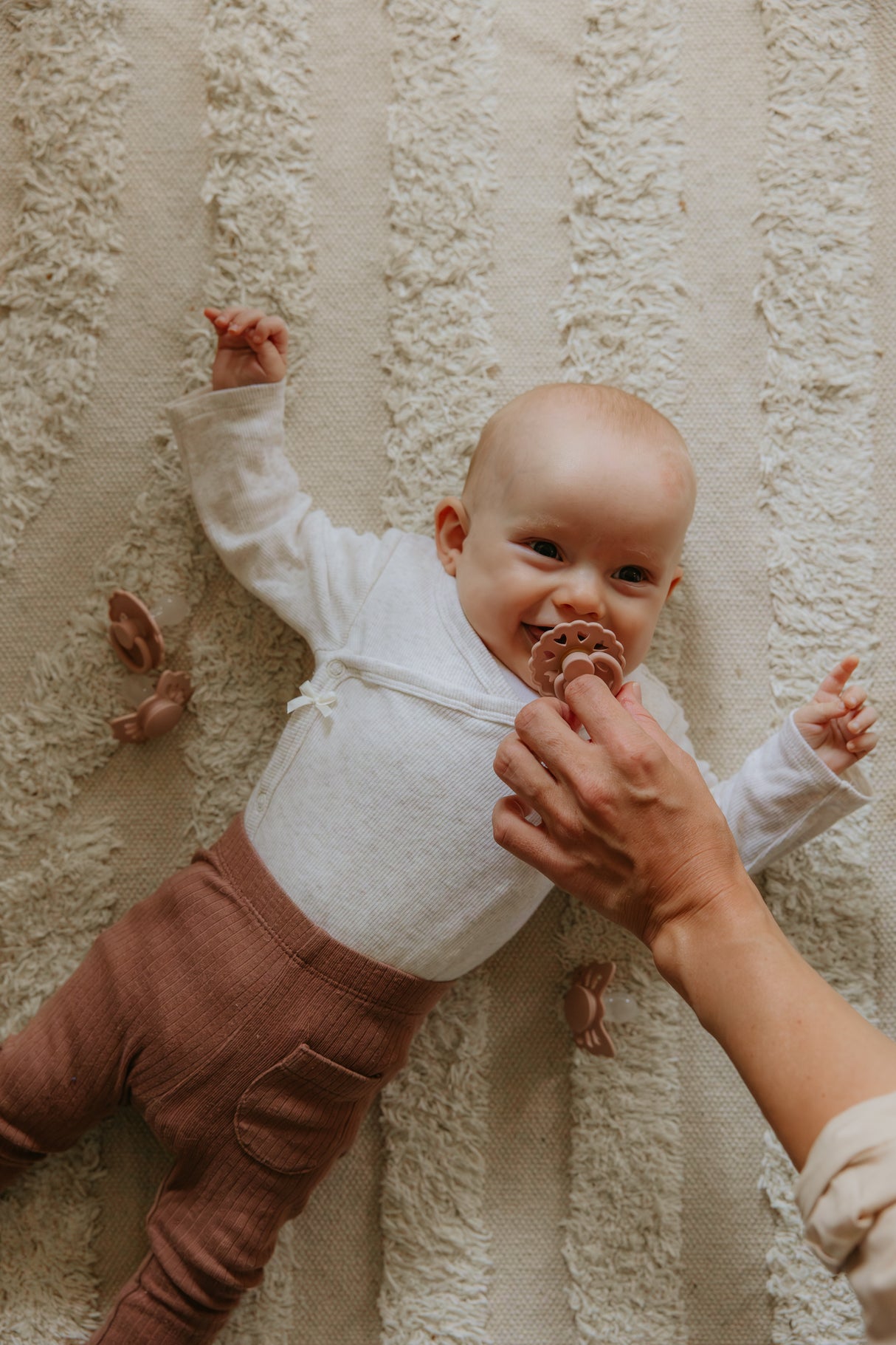 Shop Frigg 6-Pack Silicone Pacifier Box – Safe, Non-Toxic & Sustainable at Babymaxi