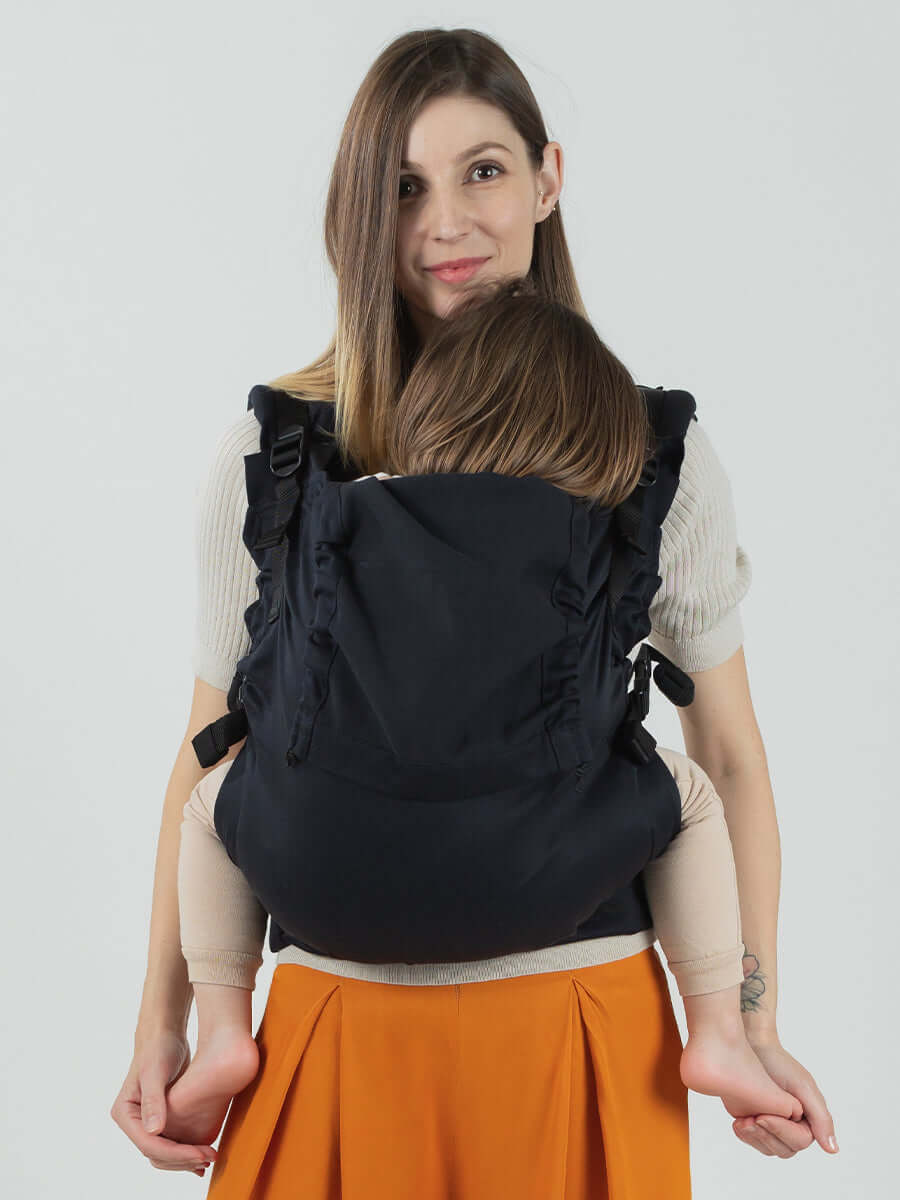 Isara Preschooler (up to 30kg) - Noire baby carrier with child, adjustable, suitable for ages 9 months to 8 years | Babymaxi