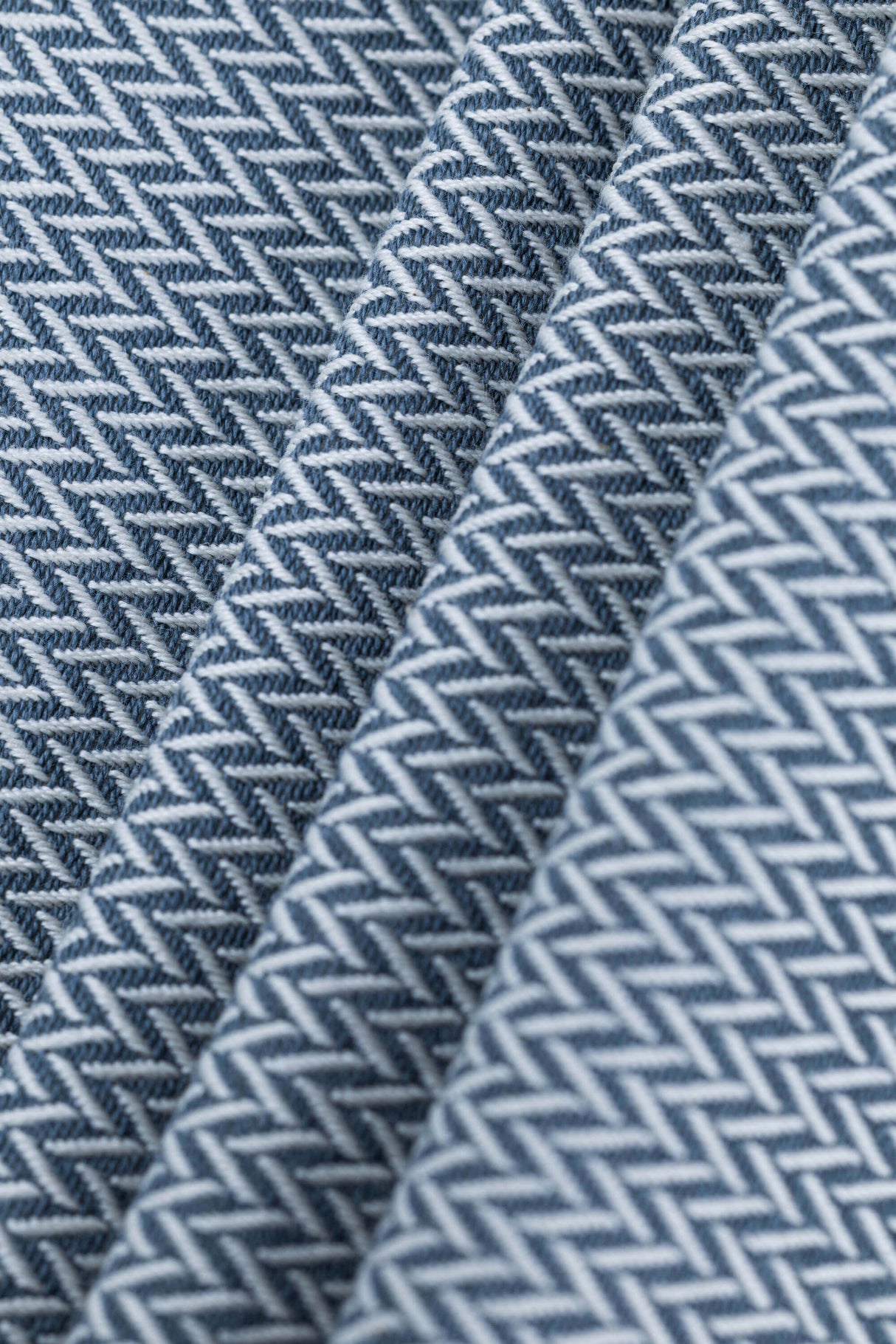 LennyLamb LennyPreschool (up to 30kg) - Little Herringbone Grey fabric detail showcasing herringbone pattern | Babymaxi