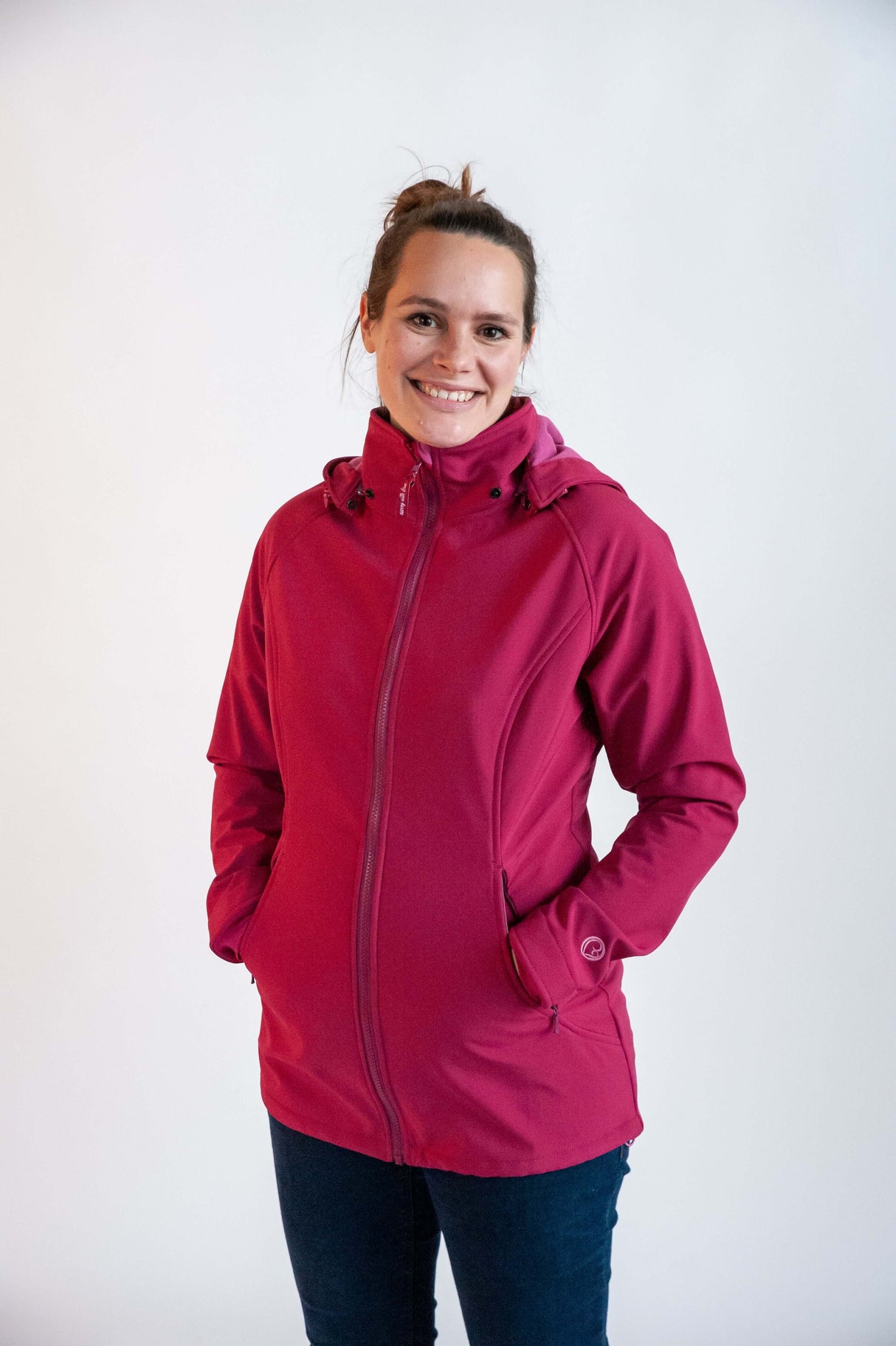 Mamalila Softshell Babywearing Jacket Allrounder - Berry, versatile, windproof, stylish standalone | Babymaxi