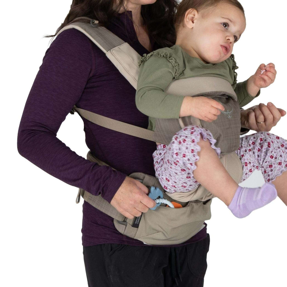 Osprey Poco Soft Child Carrier LT - Tan Concrete in use with a parent and child, showcasing comfort and safety features | Babymaxi