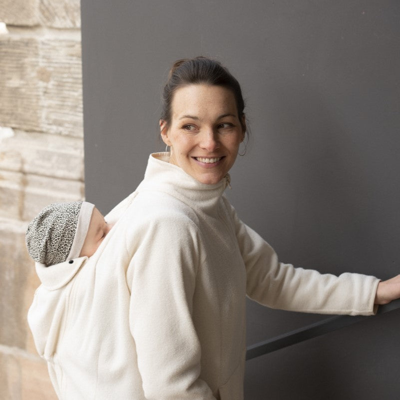 Mamalila Basel Baby Draagzak Fleece Jas – Off White