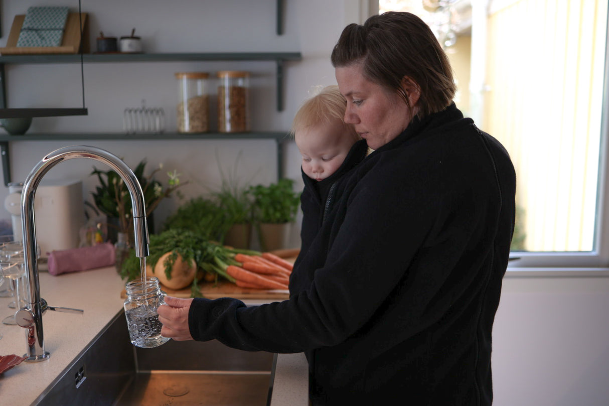 Mamalila Basel Baby Draagzak Fleece Jas – Black