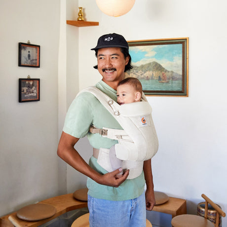 Shop Ergobaby Ergobaby Omni Dream - Natural Dots at Babymaxi