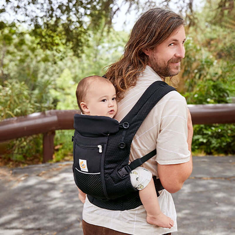 Mom or dad carrying a baby comfortably in the Ergobaby Adapt SoftFlex Mesh - Onyx Black baby carrier | Babymaxi