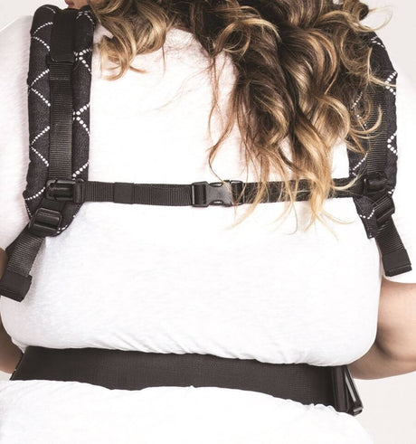 Isara The One - Diamonda Black baby carrier back view showing adjustable straps and universal fit for all sizes | Babymaxi