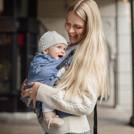 Mom using Quokkababy E-Carrier - Blue Vibes with her baby, showcasing comfort and style | Babymaxi
