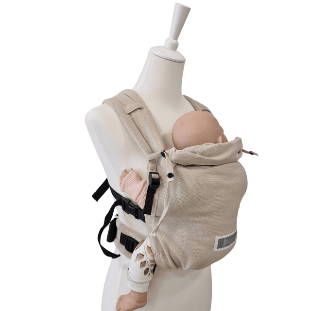 Stochenwiege Valeno Baby Carrier - Moonstone with soft baby in a cozy hold | Babymaxi
