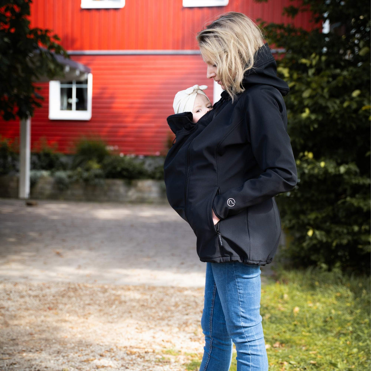 Mamalila Softshell Babywearing Jacket Allrounder Fit Black, mom with baby in front carry, side view